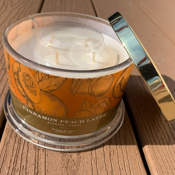 🆕CINNAMON PEACH LATTE HARRY SLATKIN HOMEWORX 4 WICK 18oz CANDLE NWTS! - Picture 5 of 5